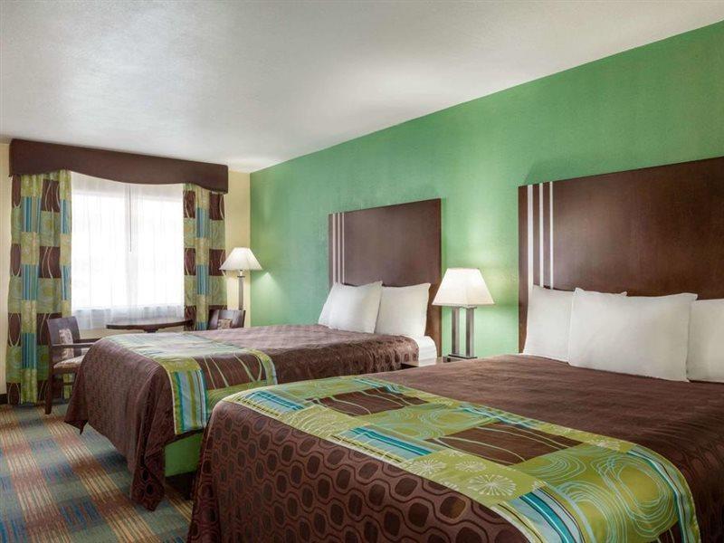 Ramada By Wyndham San Antonio Near Seaworld - Lackland Afb Exterior photo