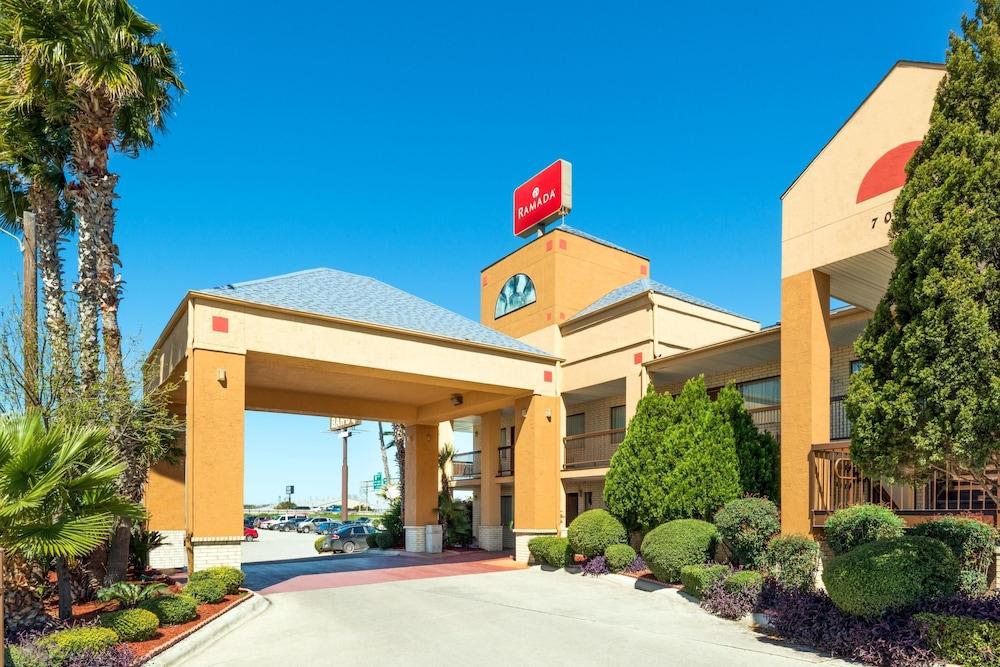 Ramada By Wyndham San Antonio Near Seaworld - Lackland Afb Exterior photo