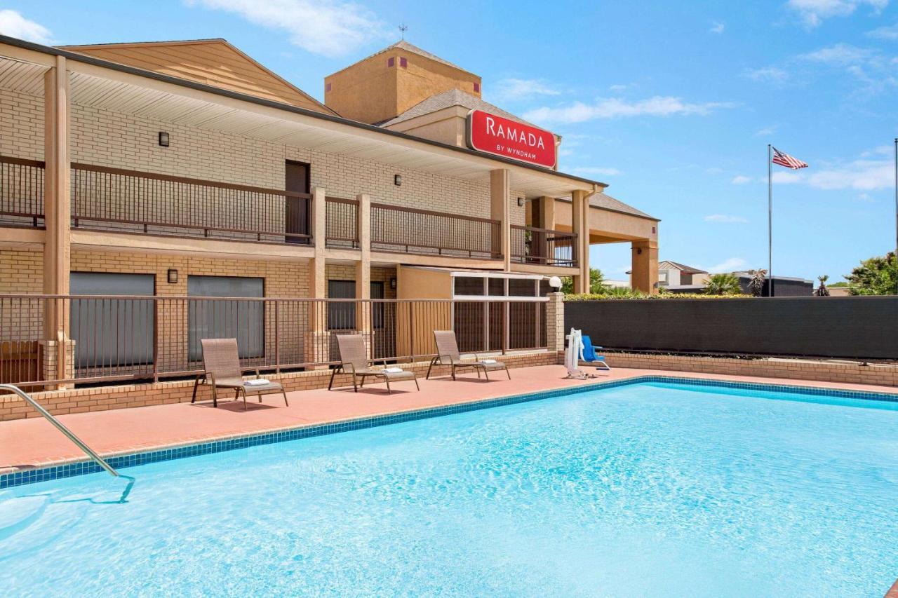 Ramada By Wyndham San Antonio Near Seaworld - Lackland Afb Exterior photo