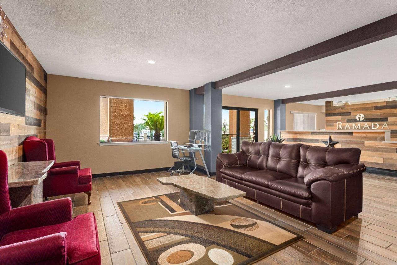 Ramada By Wyndham San Antonio Near Seaworld - Lackland Afb Exterior photo