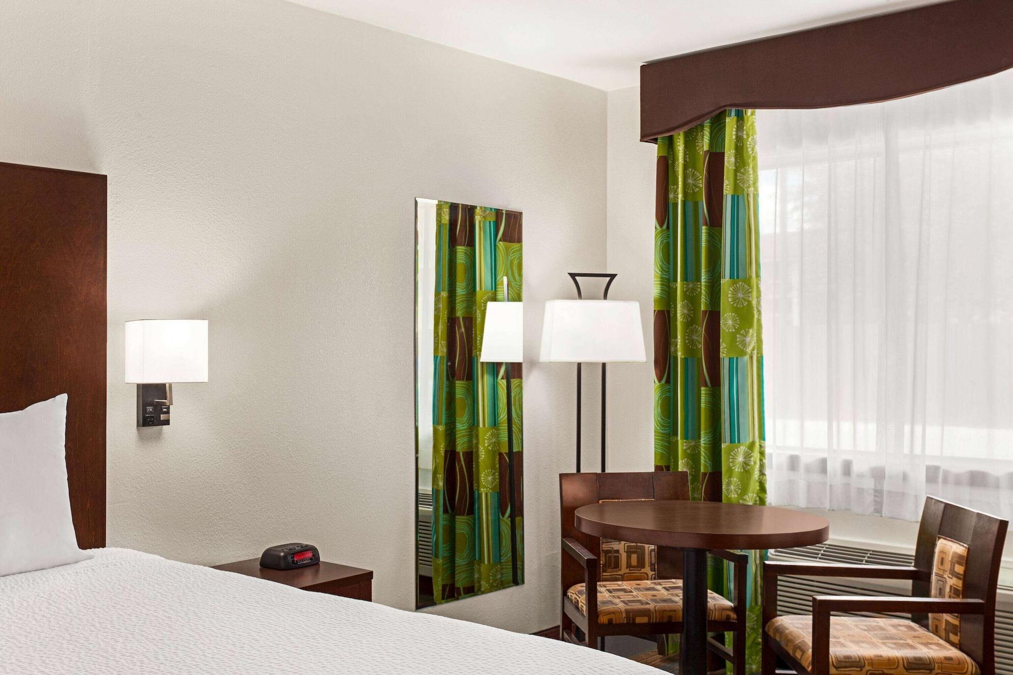 Ramada By Wyndham San Antonio Near Seaworld - Lackland Afb Exterior photo
