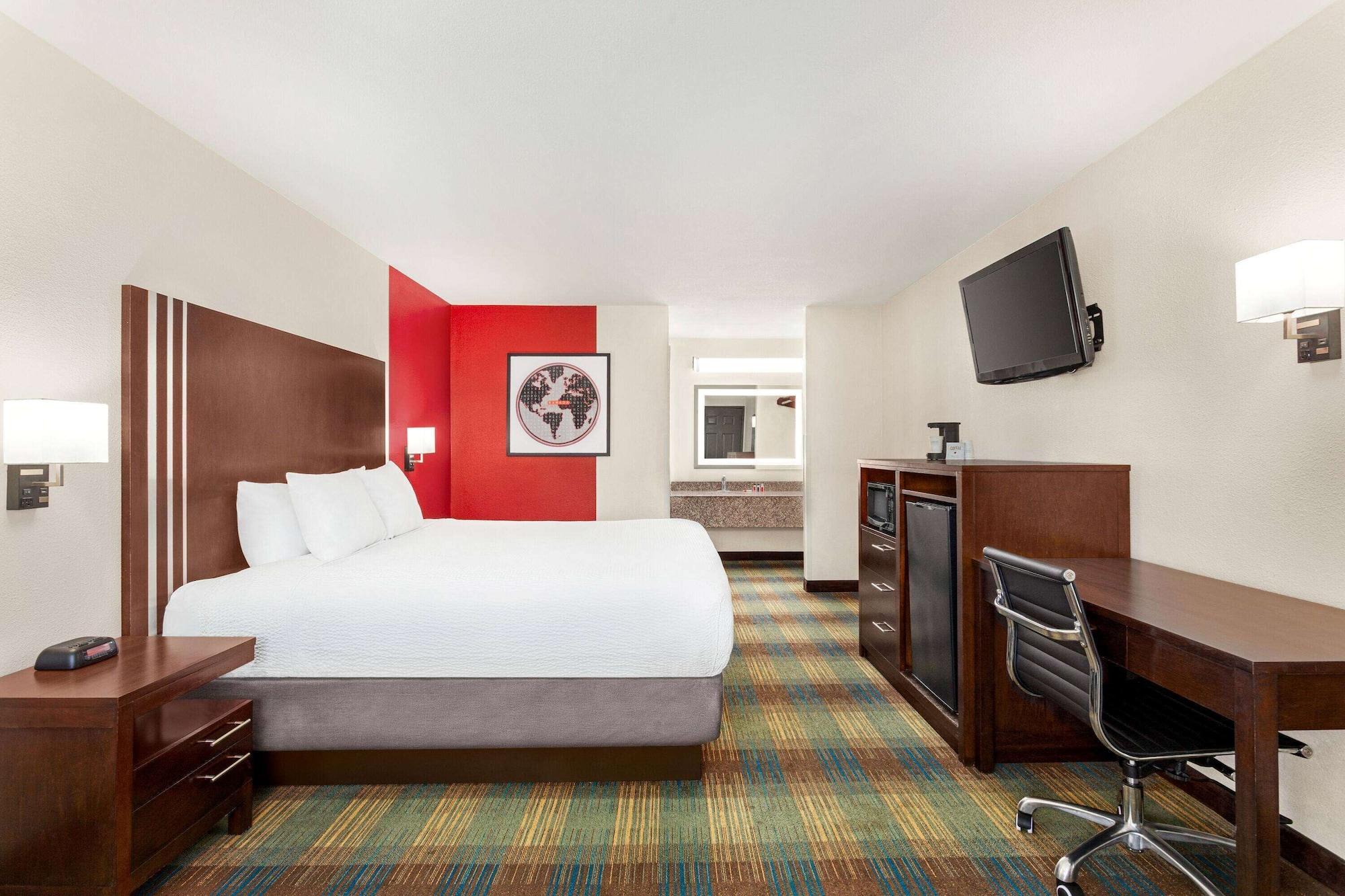 Ramada By Wyndham San Antonio Near Seaworld - Lackland Afb Exterior photo