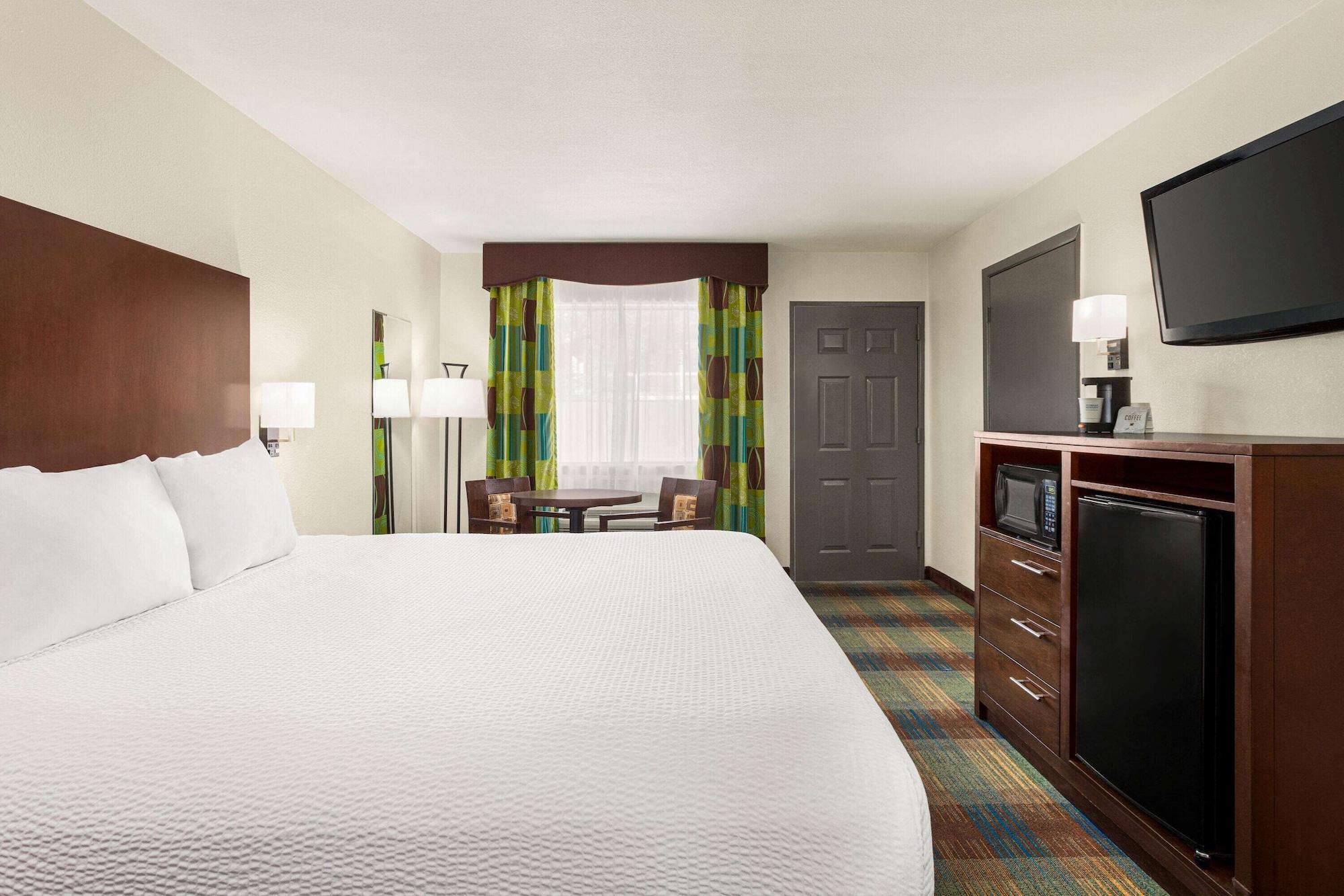 Ramada By Wyndham San Antonio Near Seaworld - Lackland Afb Exterior photo