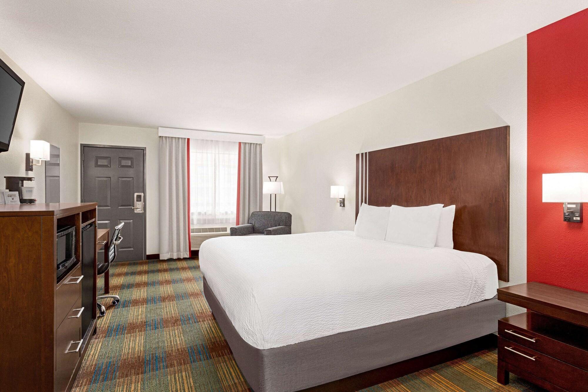 Ramada By Wyndham San Antonio Near Seaworld - Lackland Afb Exterior photo
