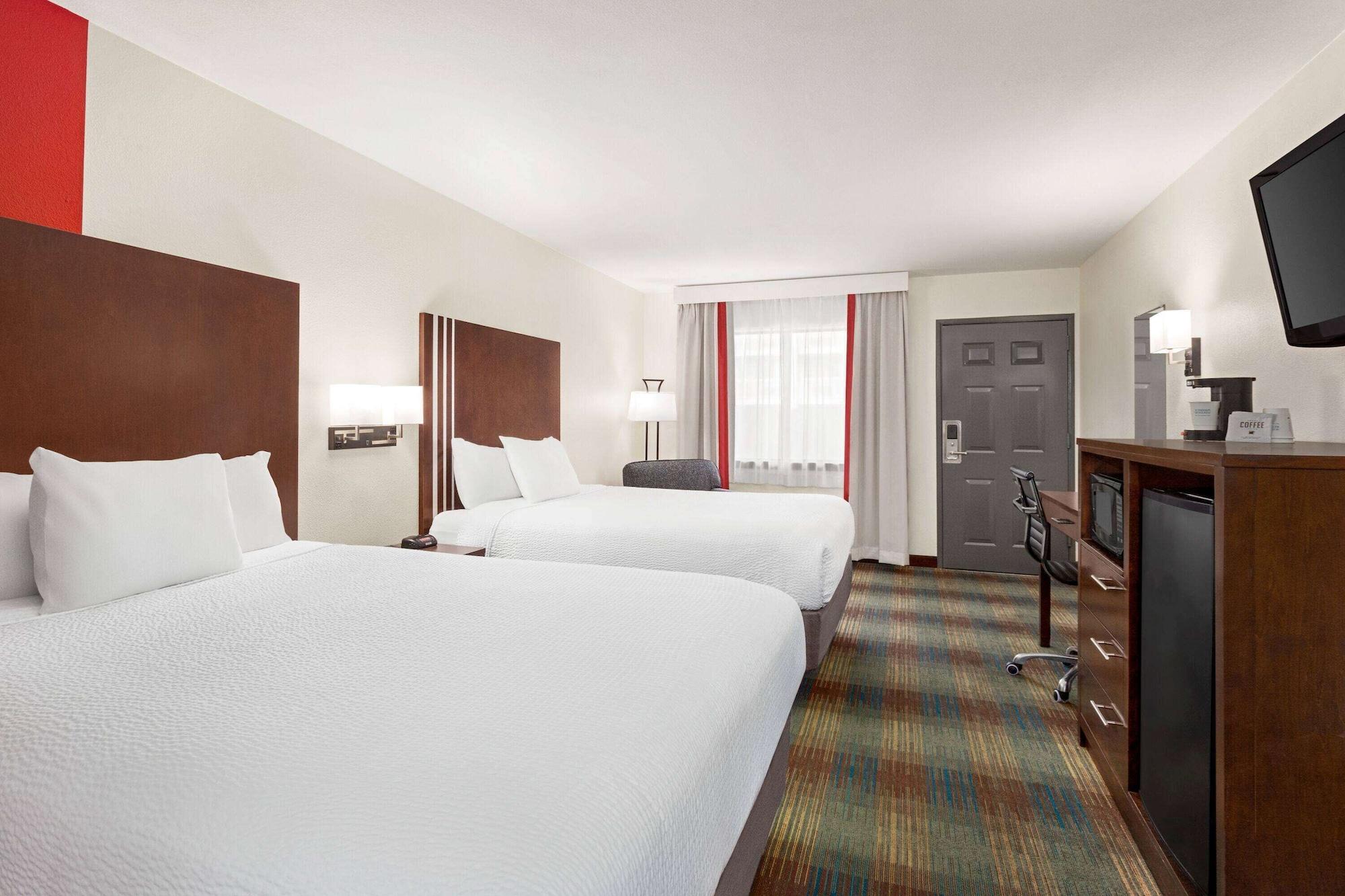 Ramada By Wyndham San Antonio Near Seaworld - Lackland Afb Exterior photo