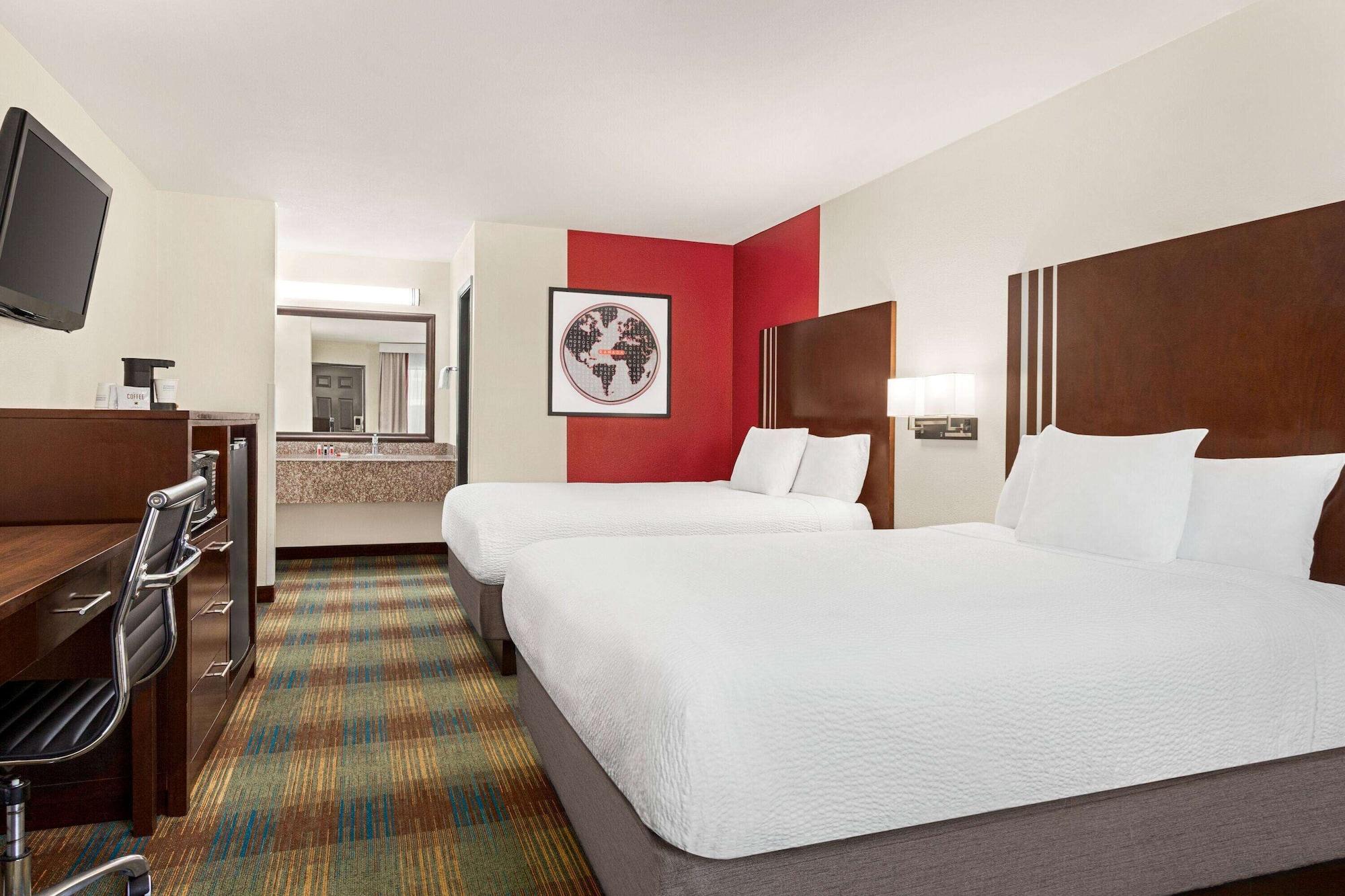 Ramada By Wyndham San Antonio Near Seaworld - Lackland Afb Exterior photo