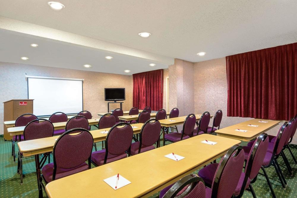 Ramada By Wyndham San Antonio Near Seaworld - Lackland Afb Exterior photo