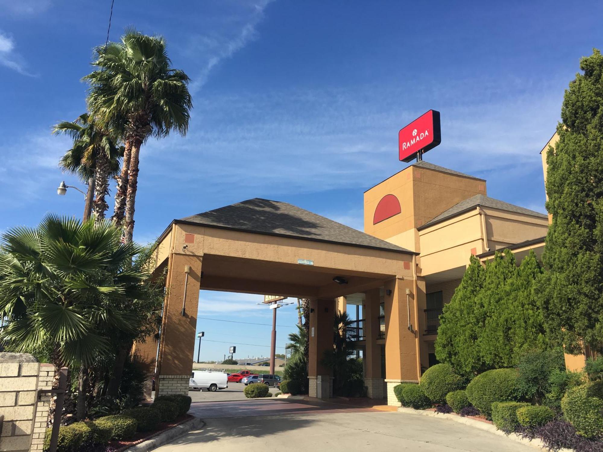 Ramada By Wyndham San Antonio Near Seaworld - Lackland Afb Exterior photo