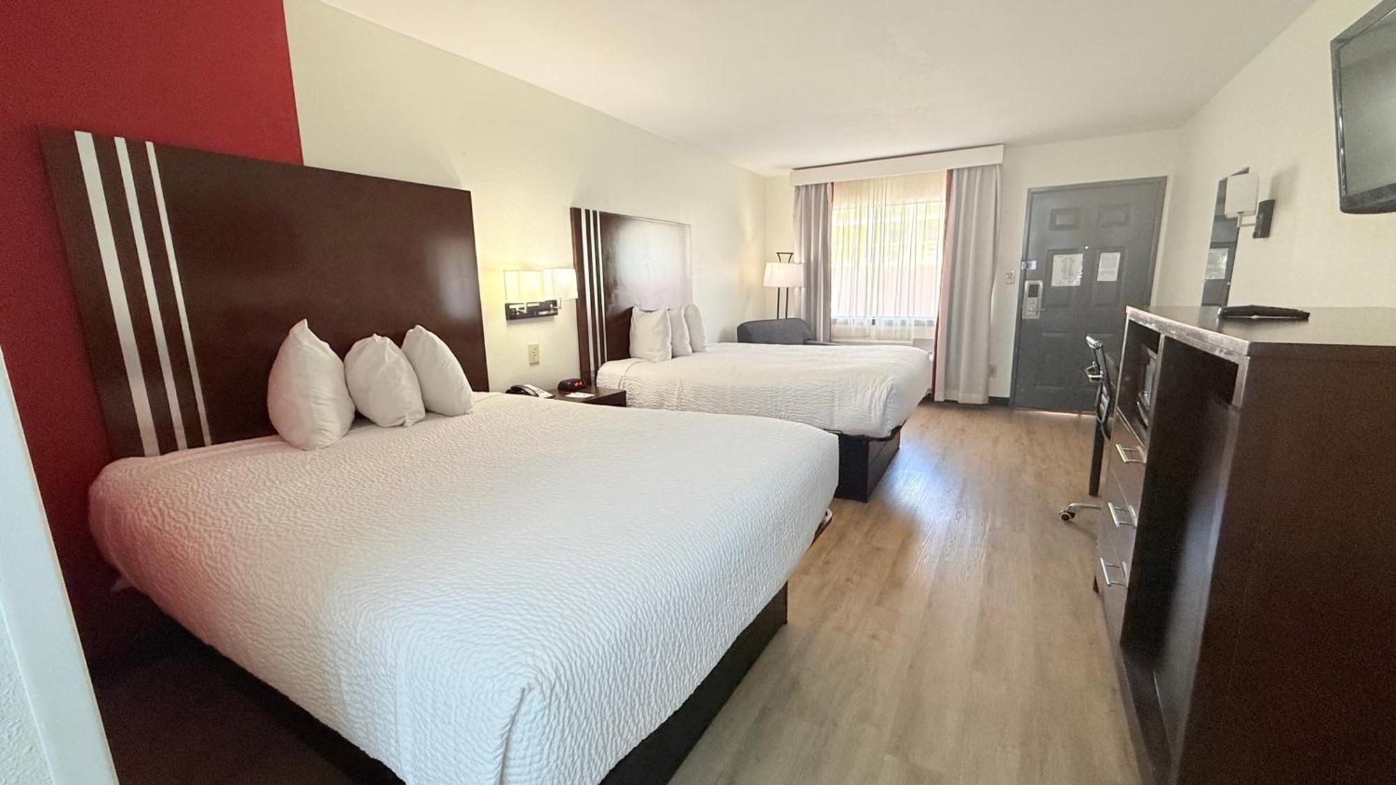 Ramada By Wyndham San Antonio Near Seaworld - Lackland Afb Exterior photo