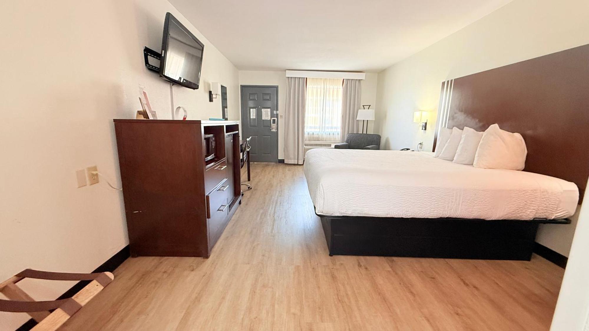 Ramada By Wyndham San Antonio Near Seaworld - Lackland Afb Exterior photo