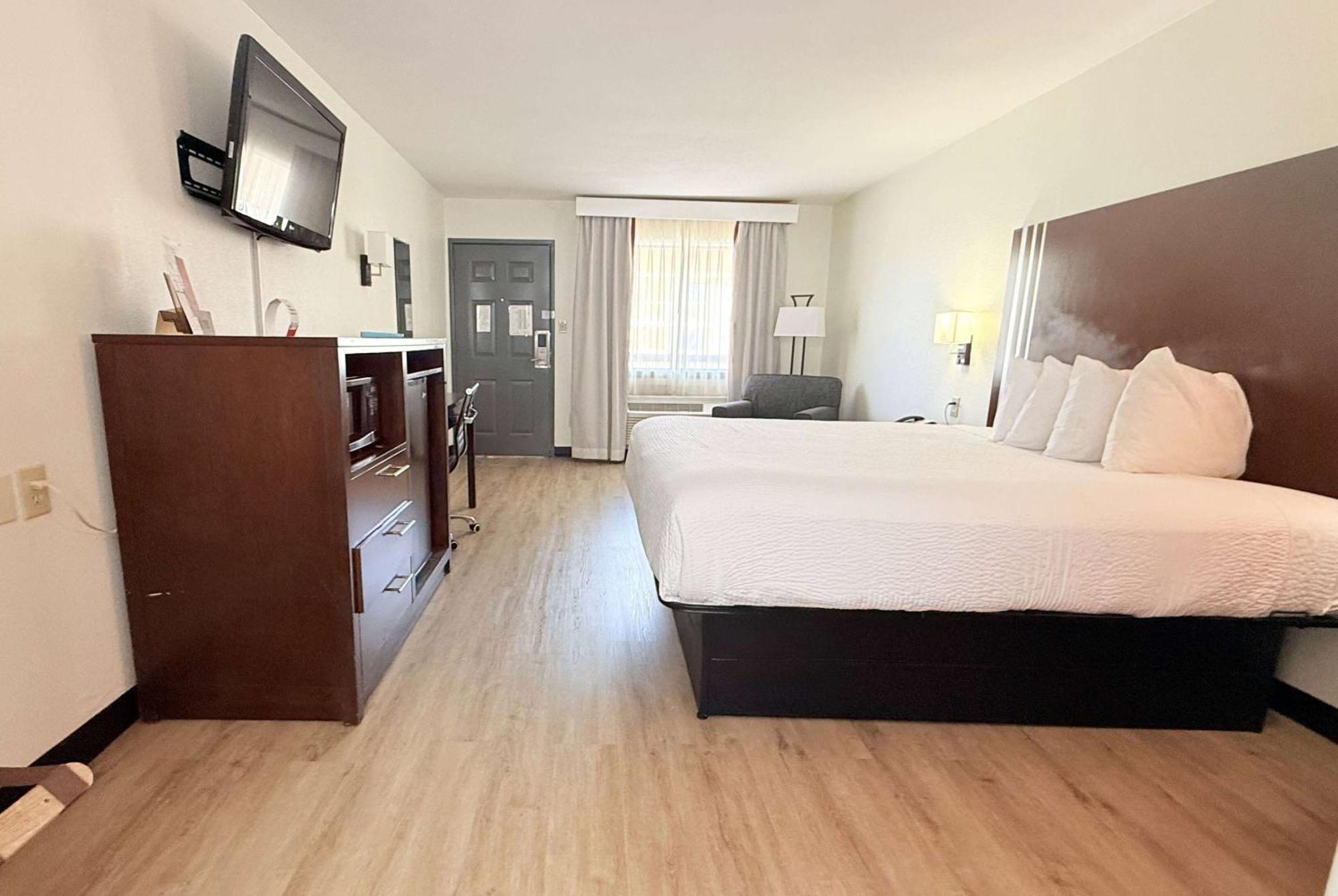 Ramada By Wyndham San Antonio Near Seaworld - Lackland Afb Exterior photo