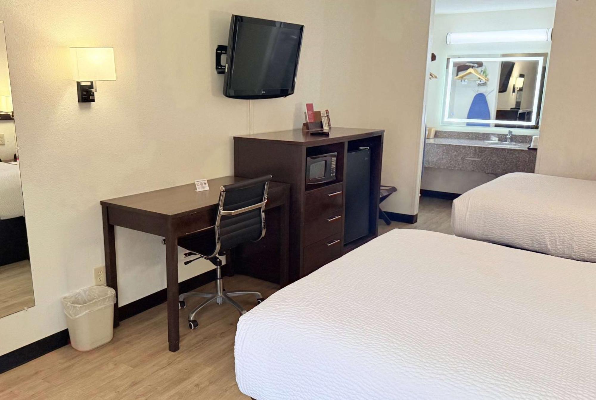 Ramada By Wyndham San Antonio Near Seaworld - Lackland Afb Exterior photo