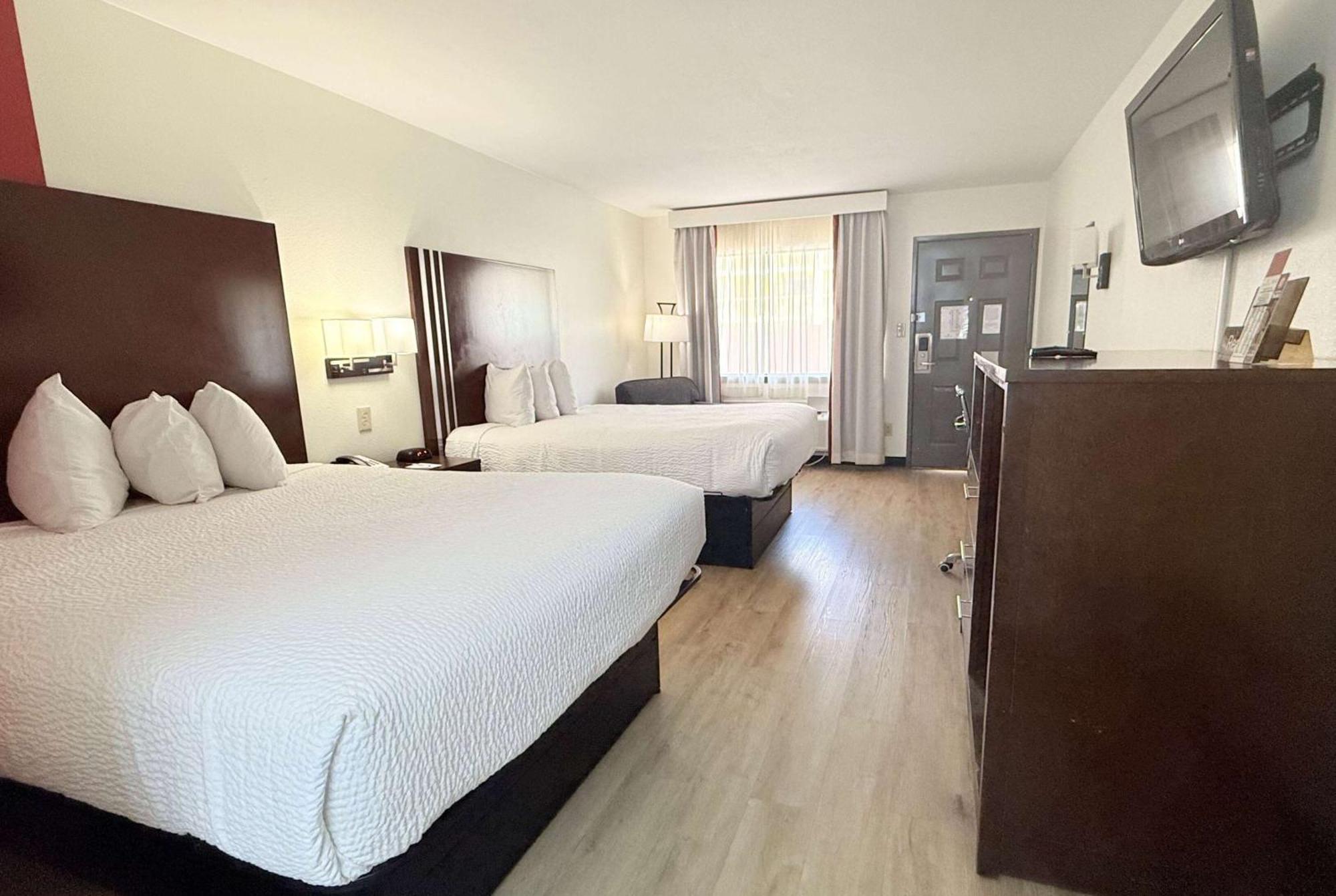 Ramada By Wyndham San Antonio Near Seaworld - Lackland Afb Exterior photo