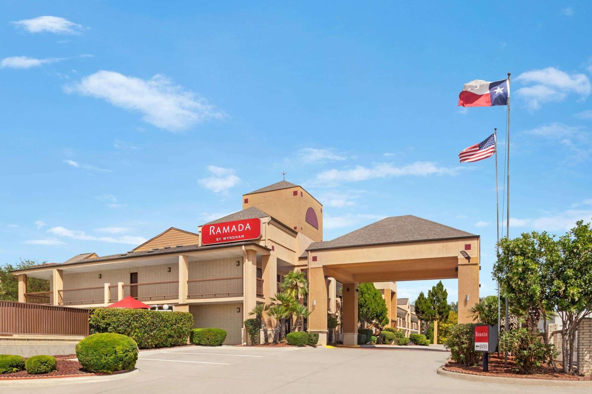 Ramada By Wyndham San Antonio Near Seaworld - Lackland Afb Exterior photo